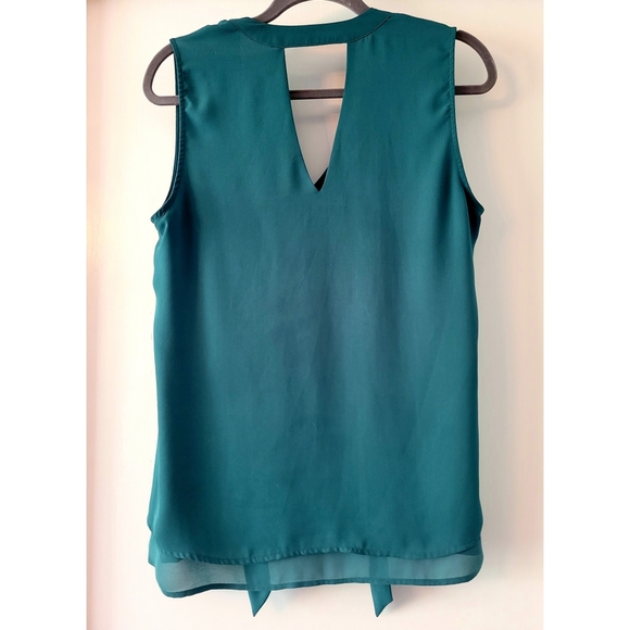 DR2 medium green sleeveless  blouse with ties - Picture 2 of 3
